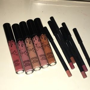 Kylie Cosmetics- LIQUID LIPSTICKS AND LIP LINERS